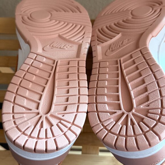 Nike Dunk Low Women's 10 - Picture 3 of 4